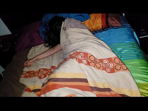 ❤️ 继子在年轻的继母睡觉时责骂她 ☑ Quality porn️❤
